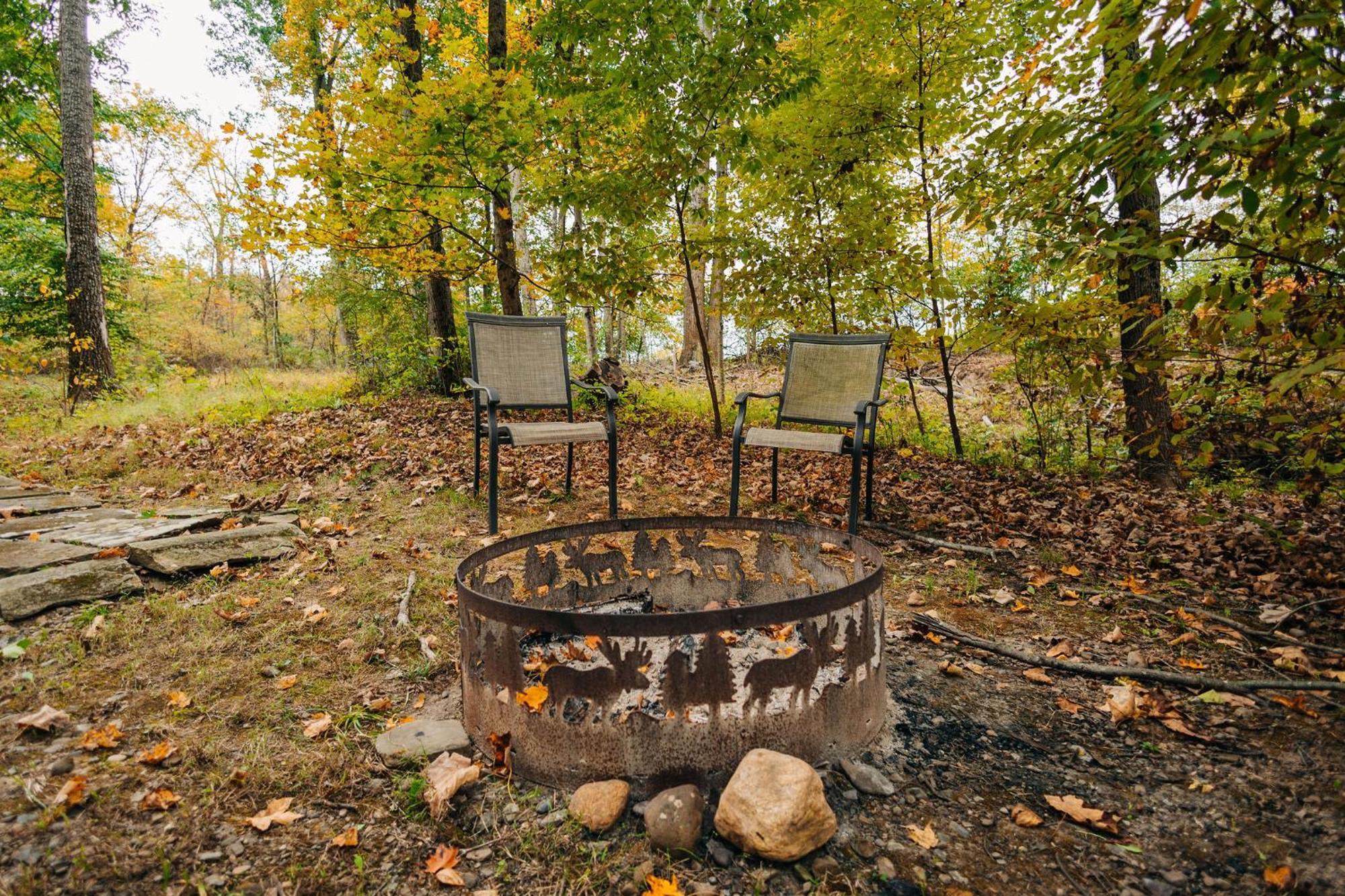 Ferngully Creek Cabins Millersburg Exteriör bild